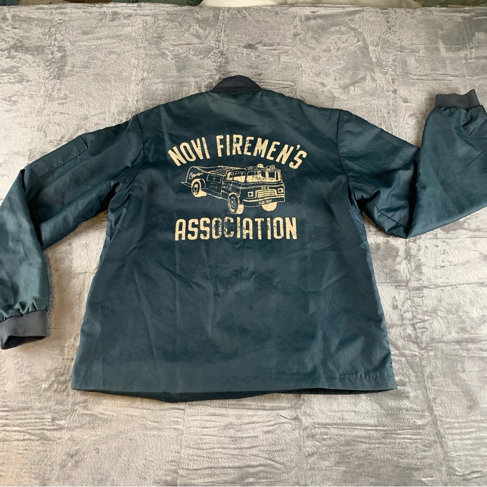 True Vintage Jacket Windbreaker Back Graphic Fire Truck  Snaps Mens M Flaws Blue - Picture 13 of 16